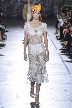 212078 Marineau Starface 2016-10-02 Paris France Paris Fashion week. Pret-a-porter printemps-ete 2017. Defile John Galliano. John Galliano , spring -summer 2017Paris, France Paris Fashion week. Ready-to-wear spring-summer 2017 Defile John Galliano Editorial Use Only  Copyright: xMarineaux STAR_212078_003