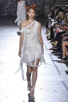 212078 Marineau Starface 2016-10-02 Paris France Paris Fashion week. Pret-a-porter printemps-ete 2017. Defile John Galliano. John Galliano , spring -summer 2017Paris, France Paris Fashion week. Ready-to-wear spring-summer 2017 Defile John Galliano Editorial Use Only  Copyright: xMarineaux STAR_212078_017