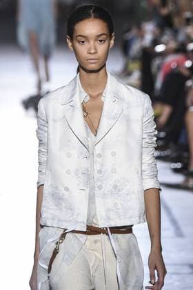 212078 Marineau Starface 2016-10-02 Paris France Paris Fashion week. Pret-a-porter printemps-ete 2017. Defile John Galliano. John Galliano , spring -summer 2017Paris, France Paris Fashion week. Ready-to-wear spring-summer 2017 Defile John Galliano Editorial Use Only  Copyright: xMarineaux STAR_212078_030