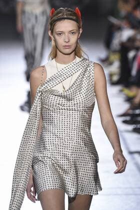 212078 Marineau Starface 2016-10-02 Paris France Paris Fashion week. Pret-a-porter printemps-ete 2017. Defile John Galliano. John Galliano , spring -summer 2017Paris, France Paris Fashion week. Ready-to-wear spring-summer 2017 Defile John Galliano Editorial Use Only  Copyright: xMarineaux STAR_212078_044