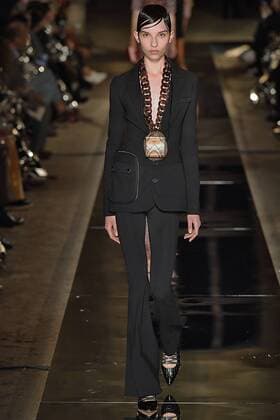 212080 Marineau Starface 2016-10-02 Paris France Paris Fashion week. Pret-a-porter printemps-ete 2017. Defile Givenchy.Paris Fashion week. Ready-to-wear spring-summer 2017 Defile Givenchy. Givenchy, spring-summer 2017 Paris, France Editorial Use Only _sans_perso  Copyright: xMarineaux STAR_212080_022