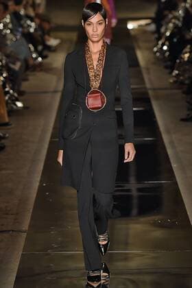 212080 Marineau Starface 2016-10-02 Paris France Paris Fashion week. Pret-a-porter printemps-ete 2017. Defile Givenchy.Paris Fashion week. Ready-to-wear spring-summer 2017 Defile Givenchy. Givenchy, spring-summer 2017 Paris, France Editorial Use Only _sans_perso  Copyright: xMarineaux STAR_212080_025