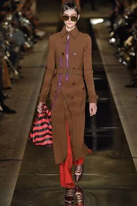 212080 Marineau Starface 2016-10-02 Paris France Paris Fashion week. Pret-a-porter printemps-ete 2017. Defile Givenchy.Paris Fashion week. Ready-to-wear spring-summer 2017 Defile Givenchy. Givenchy, spring-summer 2017 Paris, France Editorial Use Only _sans_perso  Copyright: xMarineaux STAR_212080_036