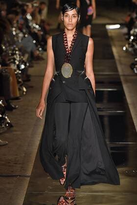 212080 Marineau Starface 2016-10-02 Paris France Paris Fashion week. Pret-a-porter printemps-ete 2017. Defile Givenchy.Paris Fashion week. Ready-to-wear spring-summer 2017 Defile Givenchy. Givenchy, spring-summer 2017 Paris, France Editorial Use Only _sans_perso  Copyright: xMarineaux STAR_212080_061