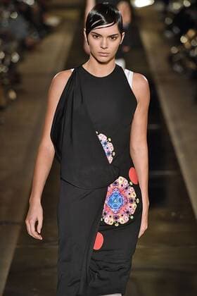 212080 Marineau Starface 2016-10-02 Paris France Paris Fashion week. Pret-a-porter printemps-ete 2017. Defile Givenchy.Paris Fashion week. Ready-to-wear spring-summer 2017 Defile Givenchy. Givenchy, spring-summer 2017 Paris, France Editorial Use Only Jenner, Kendall  Copyright: xMarineaux STAR_212080_066