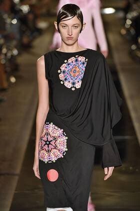 212080 Marineau Starface 2016-10-02 Paris France Paris Fashion week. Pret-a-porter printemps-ete 2017. Defile Givenchy.Paris Fashion week. Ready-to-wear spring-summer 2017 Defile Givenchy. Givenchy, spring-summer 2017 Paris, France Editorial Use Only _sans_perso  Copyright: xMarineaux STAR_212080_071