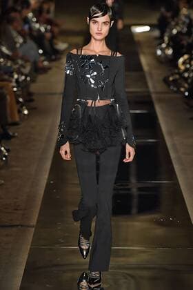 212080 Marineau Starface 2016-10-02 Paris France Paris Fashion week. Pret-a-porter printemps-ete 2017. Defile Givenchy.Paris Fashion week. Ready-to-wear spring-summer 2017 Defile Givenchy. Givenchy, spring-summer 2017 Paris, France Editorial Use Only _sans_perso  Copyright: xMarineaux STAR_212080_084