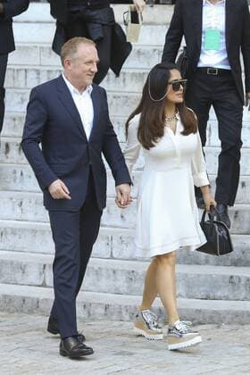 Francois Henri Pinault et Salma Hayek CELEBRITES : Ankunft zur Modenschau von Stella McCartney - Paris - 03 10 2016 GwendolineLeGoff Panoramic 