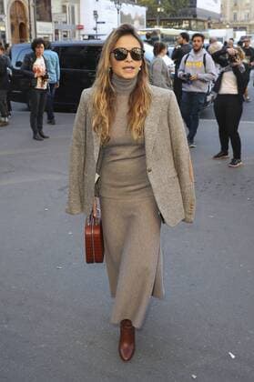 Miroslava Duma CELEBRITES : Ankunft zur Modenschau von Stella McCartney - Paris - 03 10 2016 GwendolineLeGoff Panoramic 