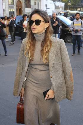 Miroslava Duma CELEBRITES : Ankunft zur Modenschau von Stella McCartney - Paris - 03 10 2016 GwendolineLeGoff Panoramic 