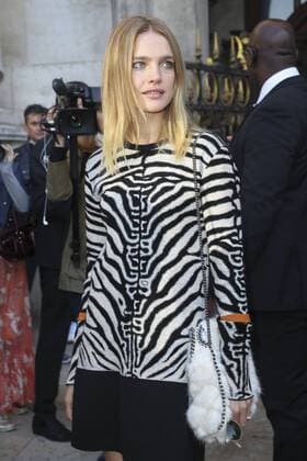 Natalia Vodianova CELEBRITES : Ankunft zur Modenschau von Stella McCartney - Paris - 03 10 2016 GwendolineLeGoff Panoramic 