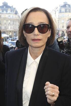Kristin Scott Thomas CELEBRITES : Ankunft zur Modenschau von Stella McCartney - Paris - 03 10 2016 GwendolineLeGoff Panoramic 