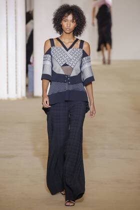 212088 Marineau Starface 2016-10-02 Paris France Paris Fashion week. Pret-a-porter printemps-ete 2017. Defile Roland Mouret. Roland Mouret , spring -summer 2017Paris, France Paris Fashion week. Ready-to-wear spring-summer 2017 Defile Roland Mouret. Editorial Use Only _sans_perso  Copyright: xMarineaux STAR_212088_001