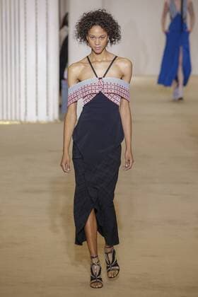 212088 Marineau Starface 2016-10-02 Paris France Paris Fashion week. Pret-a-porter printemps-ete 2017. Defile Roland Mouret. Roland Mouret , spring -summer 2017Paris, France Paris Fashion week. Ready-to-wear spring-summer 2017 Defile Roland Mouret. Editorial Use Only _sans_perso  Copyright: xMarineaux STAR_212088_002