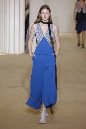 212088 Marineau Starface 2016-10-02 Paris France Paris Fashion week. Pret-a-porter printemps-ete 2017. Defile Roland Mouret. Roland Mouret , spring -summer 2017Paris, France Paris Fashion week. Ready-to-wear spring-summer 2017 Defile Roland Mouret. Editorial Use Only _sans_perso  Copyright: xMarineaux STAR_212088_003