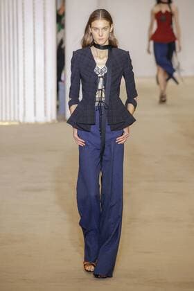 212088 Marineau Starface 2016-10-02 Paris France Paris Fashion week. Pret-a-porter printemps-ete 2017. Defile Roland Mouret. Roland Mouret , spring -summer 2017Paris, France Paris Fashion week. Ready-to-wear spring-summer 2017 Defile Roland Mouret. Editorial Use Only _sans_perso  Copyright: xMarineaux STAR_212088_005