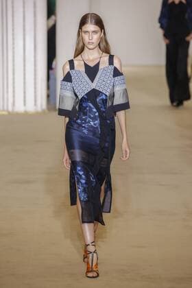 212088 Marineau Starface 2016-10-02 Paris France Paris Fashion week. Pret-a-porter printemps-ete 2017. Defile Roland Mouret. Roland Mouret , spring -summer 2017Paris, France Paris Fashion week. Ready-to-wear spring-summer 2017 Defile Roland Mouret. Editorial Use Only _sans_perso  Copyright: xMarineaux STAR_212088_017