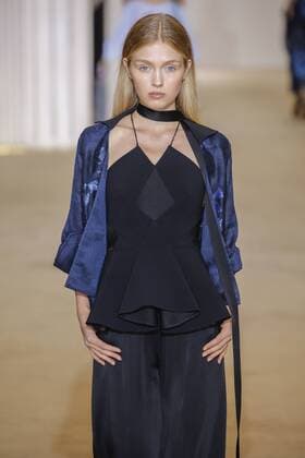 212088 Marineau Starface 2016-10-02 Paris France Paris Fashion week. Pret-a-porter printemps-ete 2017. Defile Roland Mouret. Roland Mouret , spring -summer 2017Paris, France Paris Fashion week. Ready-to-wear spring-summer 2017 Defile Roland Mouret. Editorial Use Only _sans_perso  Copyright: xMarineaux STAR_212088_019