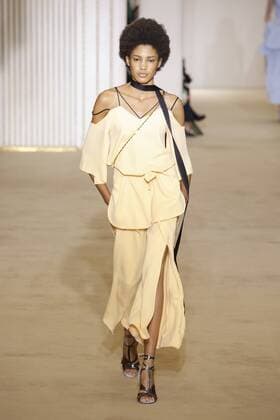212088 Marineau Starface 2016-10-02 Paris France Paris Fashion week. Pret-a-porter printemps-ete 2017. Defile Roland Mouret. Roland Mouret , spring -summer 2017Paris, France Paris Fashion week. Ready-to-wear spring-summer 2017 Defile Roland Mouret. Editorial Use Only _sans_perso  Copyright: xMarineaux STAR_212088_022