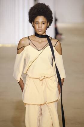 212088 Marineau Starface 2016-10-02 Paris France Paris Fashion week. Pret-a-porter printemps-ete 2017. Defile Roland Mouret. Roland Mouret , spring -summer 2017Paris, France Paris Fashion week. Ready-to-wear spring-summer 2017 Defile Roland Mouret. Editorial Use Only _sans_perso  Copyright: xMarineaux STAR_212088_023