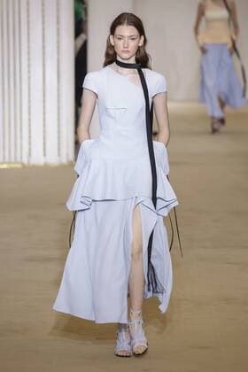 212088 Marineau Starface 2016-10-02 Paris France Paris Fashion week. Pret-a-porter printemps-ete 2017. Defile Roland Mouret. Roland Mouret , spring -summer 2017Paris, France Paris Fashion week. Ready-to-wear spring-summer 2017 Defile Roland Mouret. Editorial Use Only _sans_perso  Copyright: xMarineaux STAR_212088_024