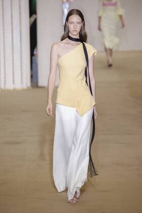 212088 Marineau Starface 2016-10-02 Paris France Paris Fashion week. Pret-a-porter printemps-ete 2017. Defile Roland Mouret. Roland Mouret , spring -summer 2017Paris, France Paris Fashion week. Ready-to-wear spring-summer 2017 Defile Roland Mouret. Editorial Use Only _sans_perso  Copyright: xMarineaux STAR_212088_027