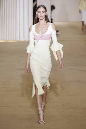 212088 Marineau Starface 2016-10-02 Paris France Paris Fashion week. Pret-a-porter printemps-ete 2017. Defile Roland Mouret. Roland Mouret , spring -summer 2017Paris, France Paris Fashion week. Ready-to-wear spring-summer 2017 Defile Roland Mouret. Editorial Use Only _sans_perso  Copyright: xMarineaux STAR_212088_028