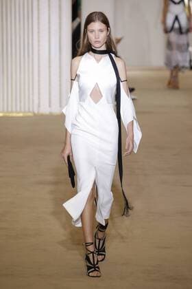 212088 Marineau Starface 2016-10-02 Paris France Paris Fashion week. Pret-a-porter printemps-ete 2017. Defile Roland Mouret. Roland Mouret , spring -summer 2017Paris, France Paris Fashion week. Ready-to-wear spring-summer 2017 Defile Roland Mouret. Editorial Use Only _sans_perso  Copyright: xMarineaux STAR_212088_036