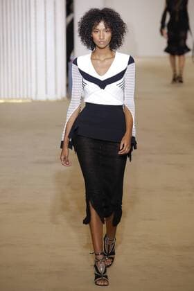 212088 Marineau Starface 2016-10-02 Paris France Paris Fashion week. Pret-a-porter printemps-ete 2017. Defile Roland Mouret. Roland Mouret , spring -summer 2017Paris, France Paris Fashion week. Ready-to-wear spring-summer 2017 Defile Roland Mouret. Editorial Use Only _sans_perso  Copyright: xMarineaux STAR_212088_039