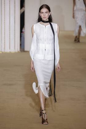 212088 Marineau Starface 2016-10-02 Paris France Paris Fashion week. Pret-a-porter printemps-ete 2017. Defile Roland Mouret. Roland Mouret , spring -summer 2017Paris, France Paris Fashion week. Ready-to-wear spring-summer 2017 Defile Roland Mouret. Editorial Use Only _sans_perso  Copyright: xMarineaux STAR_212088_042