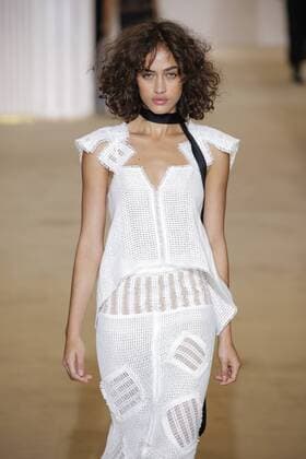 212088 Marineau Starface 2016-10-02 Paris France Paris Fashion week. Pret-a-porter printemps-ete 2017. Defile Roland Mouret. Roland Mouret , spring -summer 2017Paris, France Paris Fashion week. Ready-to-wear spring-summer 2017 Defile Roland Mouret. Editorial Use Only Arganaraz, Mica  Copyright: xMarineaux STAR_212088_044
