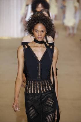 212088 Marineau Starface 2016-10-02 Paris France Paris Fashion week. Pret-a-porter printemps-ete 2017. Defile Roland Mouret. Roland Mouret , spring -summer 2017Paris, France Paris Fashion week. Ready-to-wear spring-summer 2017 Defile Roland Mouret. Editorial Use Only _sans_perso  Copyright: xMarineaux STAR_212088_047
