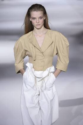 Paris Fashion Week - Stella McCartney Modenschau 212098 Marineau Starface 2016-10-03 Paris France Paris Fashion week. Pret-a-porter printemps-ete 2017. Defile Stella McCartney. Stella McCartney, spring-summer 2017 Paris, France Paris Fashion week. Ready-to-wear spring-summer 2017 Defile Stella McCartney. Editorial Use Only _sans_perso  Copyright: xMarineaux STAR_212098_004
