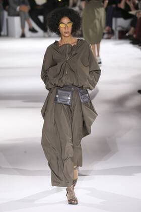 Paris Fashion Week - Stella McCartney Modenschau 212098 Marineau Starface 2016-10-03 Paris France Paris Fashion week. Pret-a-porter printemps-ete 2017. Defile Stella McCartney. Stella McCartney, spring-summer 2017 Paris, France Paris Fashion week. Ready-to-wear spring-summer 2017 Defile Stella McCartney. Editorial Use Only _sans_perso  Copyright: xMarineaux STAR_212098_009