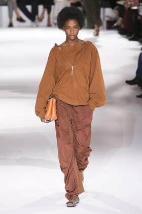 Paris Fashion Week - Stella McCartney Modenschau 212098 Marineau Starface 2016-10-03 Paris France Paris Fashion week. Pret-a-porter printemps-ete 2017. Defile Stella McCartney. Stella McCartney, spring-summer 2017 Paris, France Paris Fashion week. Ready-to-wear spring-summer 2017 Defile Stella McCartney. Editorial Use Only _sans_perso  Copyright: xMarineaux STAR_212098_011