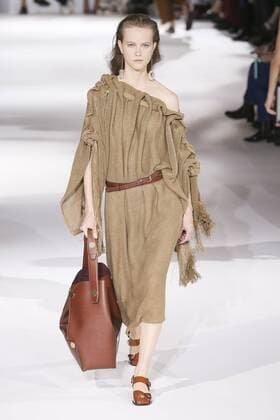 Paris Fashion Week - Stella McCartney Modenschau 212098 Marineau Starface 2016-10-03 Paris France Paris Fashion week. Pret-a-porter printemps-ete 2017. Defile Stella McCartney. Stella McCartney, spring-summer 2017 Paris, France Paris Fashion week. Ready-to-wear spring-summer 2017 Defile Stella McCartney. Editorial Use Only _sans_perso  Copyright: xMarineaux STAR_212098_015
