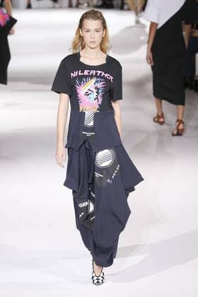 Paris Fashion Week - Stella McCartney Modenschau 212098 Marineau Starface 2016-10-03 Paris France Paris Fashion week. Pret-a-porter printemps-ete 2017. Defile Stella McCartney. Stella McCartney, spring-summer 2017 Paris, France Paris Fashion week. Ready-to-wear spring-summer 2017 Defile Stella McCartney. Editorial Use Only _sans_perso  Copyright: xMarineaux STAR_212098_032