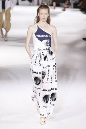 Paris Fashion Week - Stella McCartney Modenschau 212098 Marineau Starface 2016-10-03 Paris France Paris Fashion week. Pret-a-porter printemps-ete 2017. Defile Stella McCartney. Stella McCartney, spring-summer 2017 Paris, France Paris Fashion week. Ready-to-wear spring-summer 2017 Defile Stella McCartney. Editorial Use Only _sans_perso  Copyright: xMarineaux STAR_212098_033