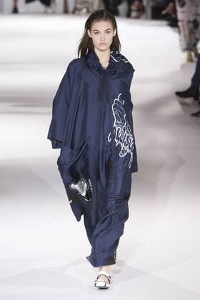 Paris Fashion Week - Stella McCartney Modenschau 212098 Marineau Starface 2016-10-03 Paris France Paris Fashion week. Pret-a-porter printemps-ete 2017. Defile Stella McCartney. Stella McCartney, spring-summer 2017 Paris, France Paris Fashion week. Ready-to-wear spring-summer 2017 Defile Stella McCartney. Editorial Use Only _sans_perso  Copyright: xMarineaux STAR_212098_035