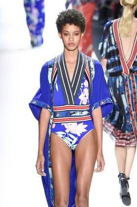 Paris Fashion Week - Leonard Modenschau 212099 Marineau Starface 2016-10-03 Paris France Paris Fashion week. Pret-a-porter printemps-ete 2017. Defile Leonard Paris. Leonard Paris, spring-summer 2017 Paris, France Editorial Use Only _sans_perso  Copyright: xMarineaux STAR_212099_014