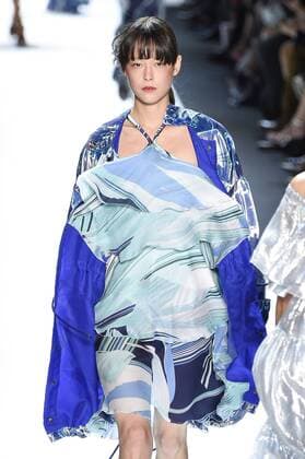 Paris Fashion Week - Leonard Modenschau 212099 Marineau Starface 2016-10-03 Paris France Paris Fashion week. Pret-a-porter printemps-ete 2017. Defile Leonard Paris. Leonard Paris, spring-summer 2017 Paris, France Editorial Use Only _sans_perso  Copyright: xMarineaux STAR_212099_025