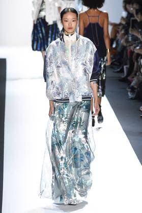 Paris Fashion Week - Leonard Modenschau 212099 Marineau Starface 2016-10-03 Paris France Paris Fashion week. Pret-a-porter printemps-ete 2017. Defile Leonard Paris. Leonard Paris, spring-summer 2017 Paris, France Editorial Use Only _sans_perso  Copyright: xMarineaux STAR_212099_031
