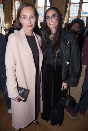 Paris Fashion Week - Demi Moore während Ehrung für Alber Elbaz 212102 Serge Arnal Starface 2016-10-03 Paris France Alber Elbaz decore Officier de la Legion d honneur a Paris. Ceremonie de remise des insignes d?Officier de la Legion d?honneur Ã Alber Elbaz. Kristin Scott Thomas. Demi Moore. Alber Elbaz decorated Officer of the Legion of Honor in Paris. Scott-Thomas, Kristin; Moore, Demi  Copyright: xSergexArnalx xStarfacex STAR_212102_001