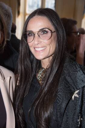 Paris Fashion Week - Demi Moore während Ehrung für Alber Elbaz 212102 Serge Arnal Starface 2016-10-03 Paris France Alber Elbaz decore Officier de la Legion d honneur a Paris. Ceremonie de remise des insignes d?Officier de la Legion d?honneur Ã Alber Elbaz. Demi Moore. Alber Elbaz decorated Officer of the Legion of Honor in Paris. Moore, Demi  Copyright: xSergexArnalx xStarfacex STAR_212102_004