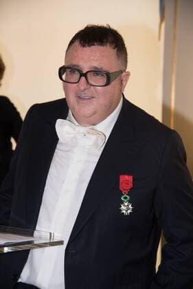 Paris Fashion Week - Ehrung für Alber Elbaz 212102 Serge Arnal Starface 2016-10-03 Paris France Alber Elbaz decore Officier de la Legion d honneur a Paris. Ceremonie de remise des insignes d?Officier de la Legion d?honneur Ã Alber Elbaz. Alber Elbaz. Alber Elbaz decorated Officer of the Legion of Honor in Paris. Elbaz, Alber  Copyright: xSergexArnalx xStarfacex STAR_212102_020