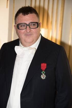 Paris Fashion Week - Ehrung für Alber Elbaz 212102 Serge Arnal Starface 2016-10-03 Paris France Alber Elbaz decore Officier de la Legion d honneur a Paris. Ceremonie de remise des insignes d?Officier de la Legion d?honneur Ã Alber Elbaz. Alber Elbaz. Alber Elbaz decorated Officer of the Legion of Honor in Paris. Elbaz, Alber  Copyright: xSergexArnalx xStarfacex STAR_212102_029