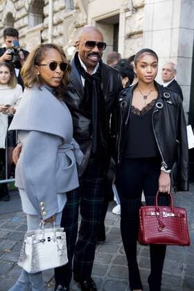 Paris Fashion Week - Prominente vor der Hermes Modenschau Marjorie Harvey - husband Steve and child CELEBRITES : arrival show Hermes - Paris - 03 10 2016 JBAutissier Panoramic 