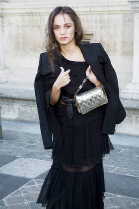Paris Fashion Week - Prominente vor der Sonia Rykiel Modenschau Lola Le Lann CELEBRITES : arrival show Sonia Rykiel - Paris - 03 10 2016 JBAutissier Panoramic 