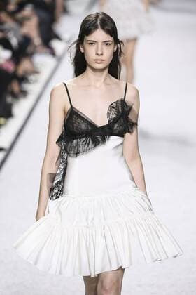 Paris Fashion Week - Giambattista Valli Modenschau 212111 Marineau Starface 2016-10-03 Paris France Paris Fashion Week. défilé PAP Printemps-Eté 2017. Giambattista Valli. Editorial use only  Copyright: xMarineaux STAR_212111_008