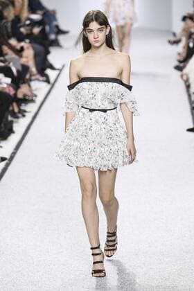 Paris Fashion Week - Giambattista Valli Modenschau 212111 Marineau Starface 2016-10-03 Paris France Paris Fashion Week. défilé PAP Printemps-Eté 2017. Giambattista Valli. Editorial use only  Copyright: xMarineaux STAR_212111_009